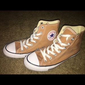 BNWOT rust colored converse size 7 women’s